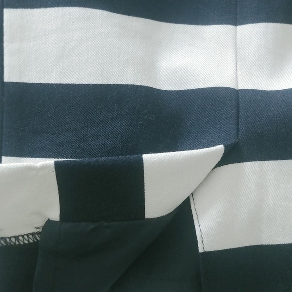 H & M Navy Blue and White Striped skirt sz 8 - Picture 5 of 7